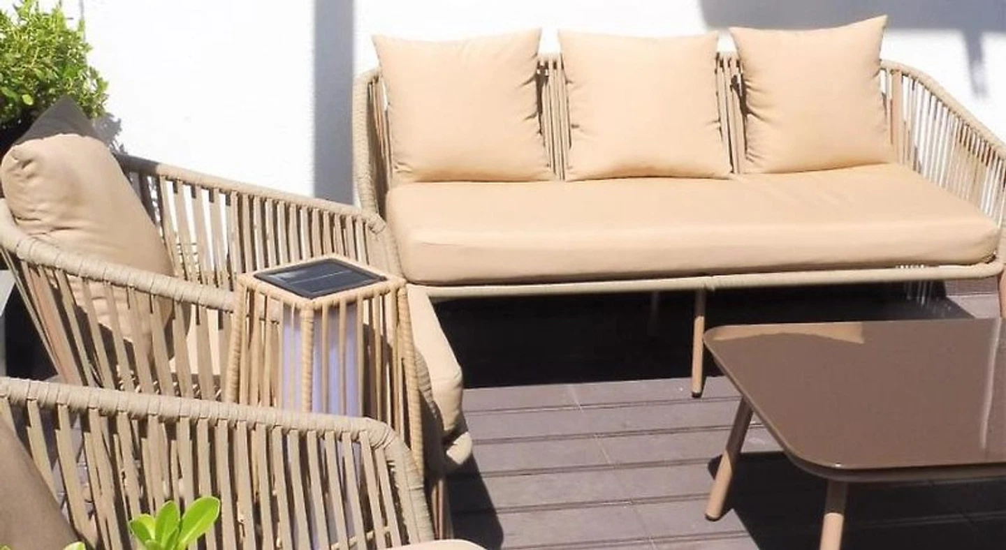 90 (8)