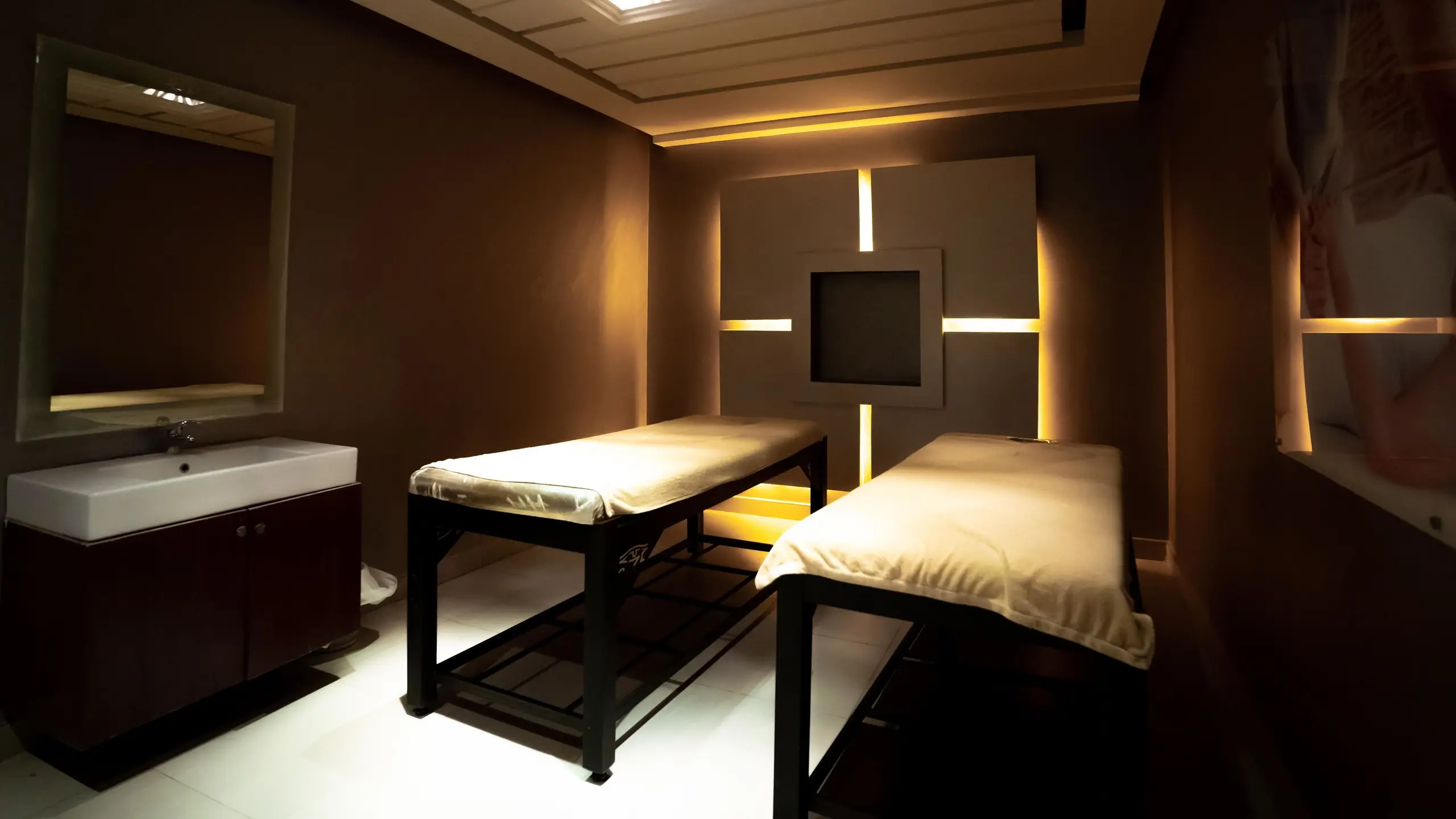 F6B0FF88B37C8DD66F51F0888EC8692D